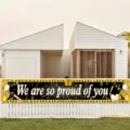 Großes schwarz-goldenes Abschluss-Gartenbanner mit We are so proud of you Text - Abschluss Stil 7 (SHF-007) / 30x120cm / Schwarz & Gold