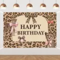 Leopardenmuster Geburtstag Fotohintergrund mit Gepard und rosa Schleife für wilde Partys - 95x75cm