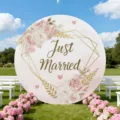 Ronde bruiloft achtergrond met rozen en Just Married tekst voor decoratie - Just Married Roze Roos Stijl (Y-011)