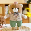 Niedlicher Teddybär Plüschtier mit rosa Hut grüner Hose und BIUE Jacke gekleidet - Shini Bär Männlich / Braun / 28cm
