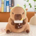 Simpatico peluche di capibara con fascia verde che tiene una tazza di bubble tea in miniatura - Stile Trasformazione Dinosauro / 30cm