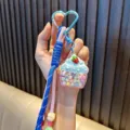 Schlüsselanhänger in Eisbecherform mit blauem Herzkarabiner und buntem Perlen-Schlüsselband - Blau
