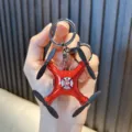 Roter Mini-Drohnen-Modell Schlüsselanhänger für Rucksäcke und Autoschlüssel Deko - Feuerwehr-Stil / Rot