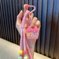 Süßer rosa Erdbeer-Cupcake-Schlüsselanhänger mit Herzclip und geflochtenem Lanyard - Rosa