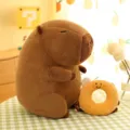 Süßes braunes Wasserschwein-Plüschtier mit Donut-Zubehör auf einem karierten Tisch - 贝果款