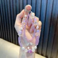 Elegante colgante de cuentas de cristal púrpura con cereza para móvil y bolso de lujo - Púrpura