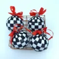 Set de 4 bolas de Navidad a cuadros blanco y negro con lazos rojos y purpurina - Lazo rojo / Juego de 12
