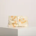 Elegante borsa pochette plissettata con paillettes floreali per feste e vacanze. - Fiori Vintage Arancione