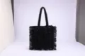 Bolso de hombro de malla negra plisada con volantes verticales estilo dulce. - Negro
