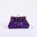 Elegante violette Abendtasche mit Pailletten, goldenem Verschluss und langer Kette - Schwalbenschwanz-Verschluss / Samtpailletten Lila