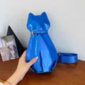 Vibrant blue cat-shaped crossbody bag in glossy patent leather for stylish women - Blue