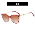Elegante Cat-Eye-Sonnenbrille mit rotem transparentem Rahmen und Perlenherz C3 - Verlauf Teebraun Gläser (C3) / Weinrot (C3)