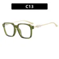 Moderne olivgrüne quadratische Damen-Sonnenbrille mit goldenen Bügeln und Perlenverzierungen - Transparent Grün Weiße Linse
