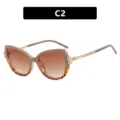 Gafas de sol ojo de gato para mujer con patillas doradas con pedrería y cristales degradados marrones - Estilo Ojo de Gato con Strass (8093) / Montura Albaricoque Leopardo Lentes Doble Té