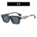 Gafas de sol retro negras cuadradas con patillas doradas y tachuelas metálicas. - Universal / Montura Negra Lentes Grises (C1)
