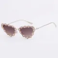 Cat-eye zonnebril met goudkleurig montuur, strass en thee-kleurige glazen - Gouden Frame Dubbel Thee