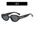 Gafas de sol negras modernas de montura pequeña irregular con detalle en T, SKU C1 - Estilo de Marco Pequeño Irregular (C1) / Negro Brillante Lente Gris