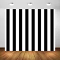 Fondale fotografico a strisce verticali bianche e nere per decorazioni di feste ed eventi - Stile a Righe Verticali Bianco e Nero (SBJ-005) / 95x75cm