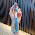 Portachiavi artigianale in corda intrecciata blu e rosa con moschettone blu coordinato - Blu