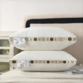 Bequemes weißes Sojafaser-Kissen-Set mit eleganter goldener Paspelierung und Steppdesign für Zuhause. - Flaches Kissen (48*74cm) / Weiß