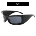 Sportliche schwarze Oversize-Wrap-Around-Sonnenbrille mit dunkelgrauen Gläsern Code C1 - Glänzend Schwarz/Graue Linse