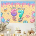 Sfondo fotografico colorato a tema ciambella 7 compleanno con testo I WAS 6 NOW I'M 7 - Stile SBJ-005