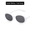 Gafas de sol ovaladas retro de estilo vintage con montura blanca y lentes grises - Blanco Sólido