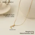 Collar de acero inoxidable dorado con colgante de luna y especificaciones de medida - Colgante Media Luna con Strass (NMSN-M242-4) / Chapado en oro 18K