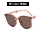 Stijlvolle opvouwbare zonnebril voor dames met transparant bruin montuur en UV-bescherming - Metalen Scharnier / Betelnoot Bruin