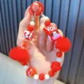 Dragonne de téléphone perlée rouge et blanc avec pompons et breloque chien mignonne - Rouge Boule de Fourrure