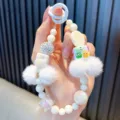 Joli bracelet de téléphone en perles blanches avec pompons en peluche et éclats - Blanc Avec Boule De Fourrure