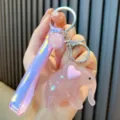 Süßer pinkfarbener Elefanten-Schlüsselanhänger aus Acryl mit lila schillerndem Band - Taroviolett