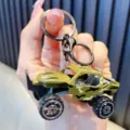 Mini-Geländewagen-Modellauto-Schlüsselanhänger aus Legierung in Camouflage-Grün - Grünes Camouflage