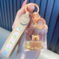 Adorable llavero de carpincho con purpurina líquida y correa suave Joyful decorativa - Estilo de Cubo de Madera