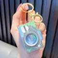 Lindo llavero de cámara de panda con luz LED y efecto de sonido para mochilas - Gris