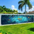 Großes tropisches Pool-Party-Banner mit Palmblättern und Ananas-Design am weißen Zaun - 30x120cm (Mit Löchern und Seil)