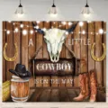 Sfondo fotografico per baby shower a tema cowboy con teschio di toro e stivali - 95x75cm