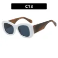 Elegante montura blanca de gafas cuadradas con patillas de veta de madera para un look trendy - Lente Gris (C13)