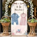 Toile de fond arquée pour fête de révélation de genre avec vêtements de bébé et fleurs - 50x120CM