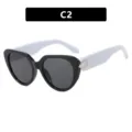 Modieuze dames zonnebril met een zwart-wit cat-eye montuur, SKU variant C2 design. - C2 / Zwart Frame Witte Poten Grijs Glas