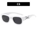Lunettes de soleil blanches tendance avec détail boomerang en argent variante C6 - Blanc Solide Gris Verre