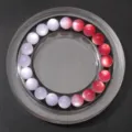 UV-photochrome Harzperlen Armband mit lila und roten runden Perlen im Farbverlauf Design - Rot UV Wechsel Eis Mondstein (BSB154)