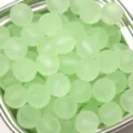 Hochwertige hellgrüne matte Acrylperlen mit Gummistruktur für DIY-Schmuckherstellung - 8mm / 10 Stück Packung / Grün
