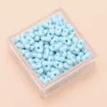 Hellblaue Acryl-Erdnussperlen mit zwei Löchern für die DIY-Schmuckherstellung - Ca. 100 Stück (4x6mm) / Blau