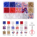Kit de joyería DIY Día de la Independencia EE. UU. con cuentas estrellas rojas blancas - Tema del Día de la Independencia de EE. UU. (15 Rejillas/BDH331-02) / 1160 Piezas/Juego