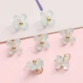 Pendentif fleur en résine bleu clair avec centre doré pour la création de bijoux DIY - 7mm (5 pièces/paquet) / Bleu transparent