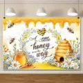 Fondo fotográfico tema abeja con 'A little honey is on the way' para fiesta de cumpleaños - Tema de Miel (SBJ-003) / 95x75cm