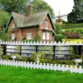 White picket fence banner decoration for forest style garden and courtyard landscaping - SHF-001 / 30x120cm (With Rope)