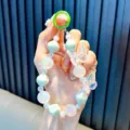 Schillernder Perlen-Phone-Charm mit Kristallschmetterlingen und grünem Ringverschluss - Grün
