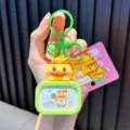 Llavero Pato Amarillo Genki con caja de luz nocturna brillante y gancho verde - Verde
